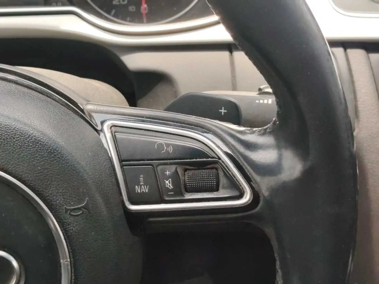 Car image 28