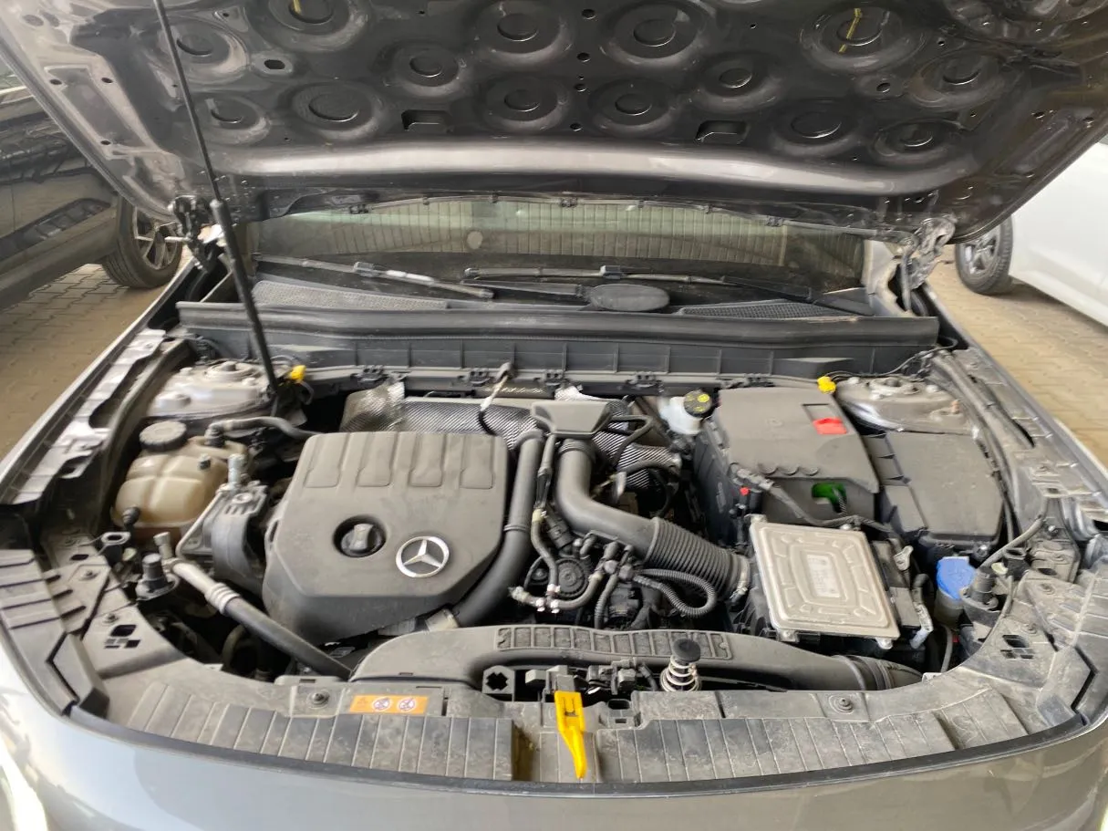 Car image 27