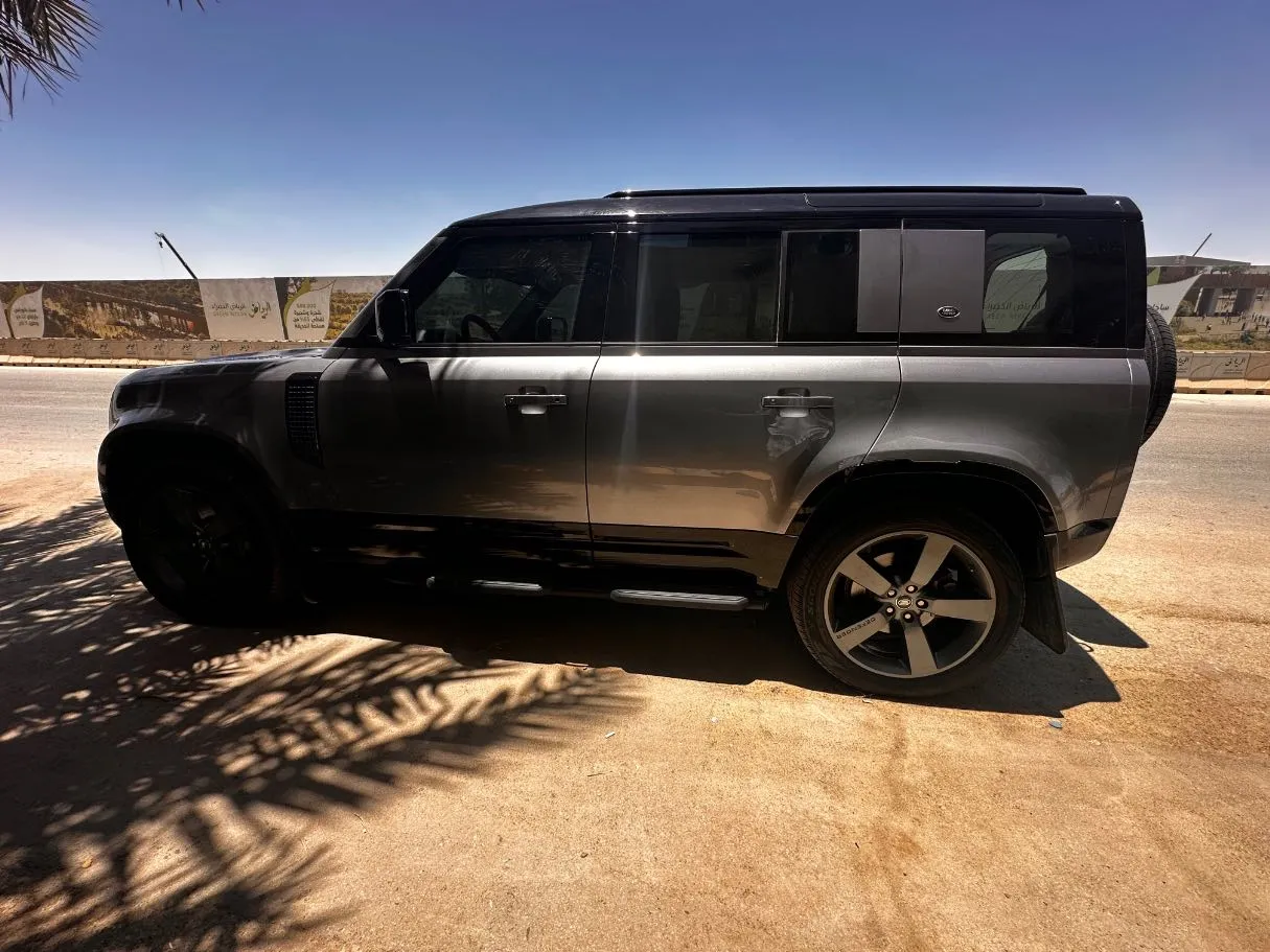 Car image 8
