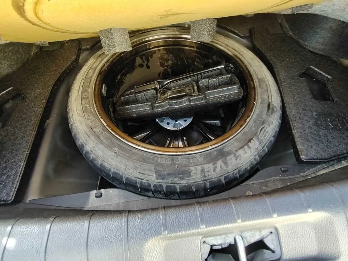 Car image 22