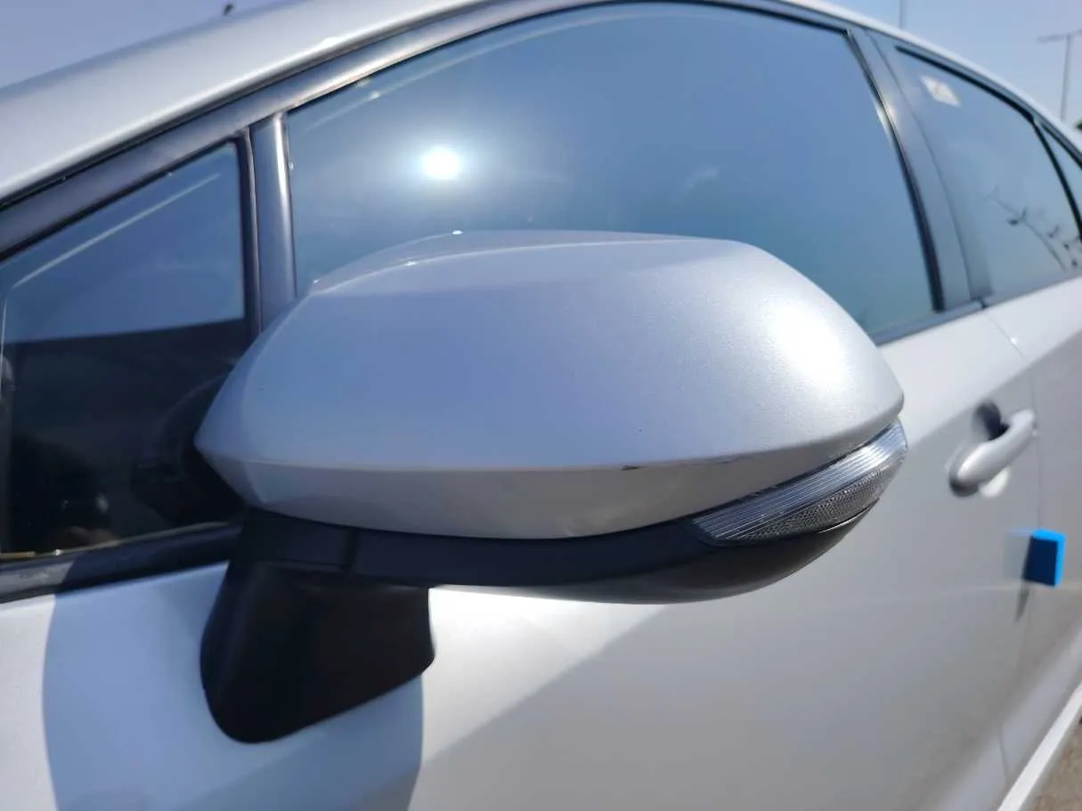 Car image 26