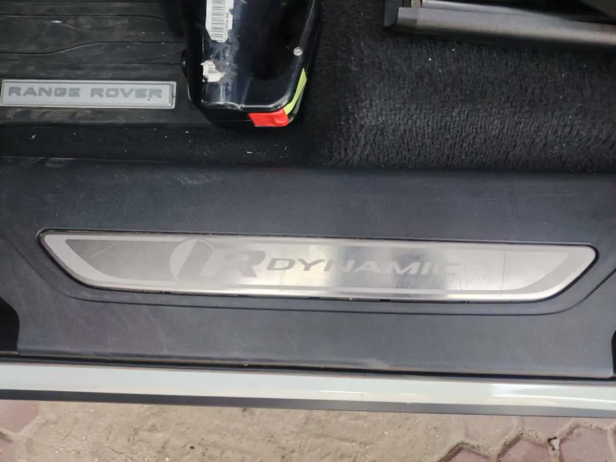 Car image 34