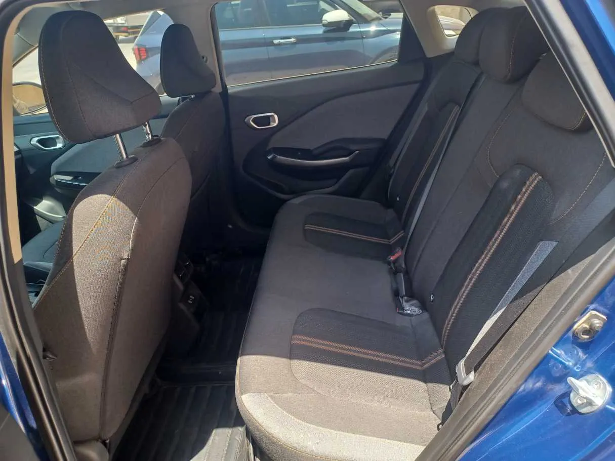 Car image 15