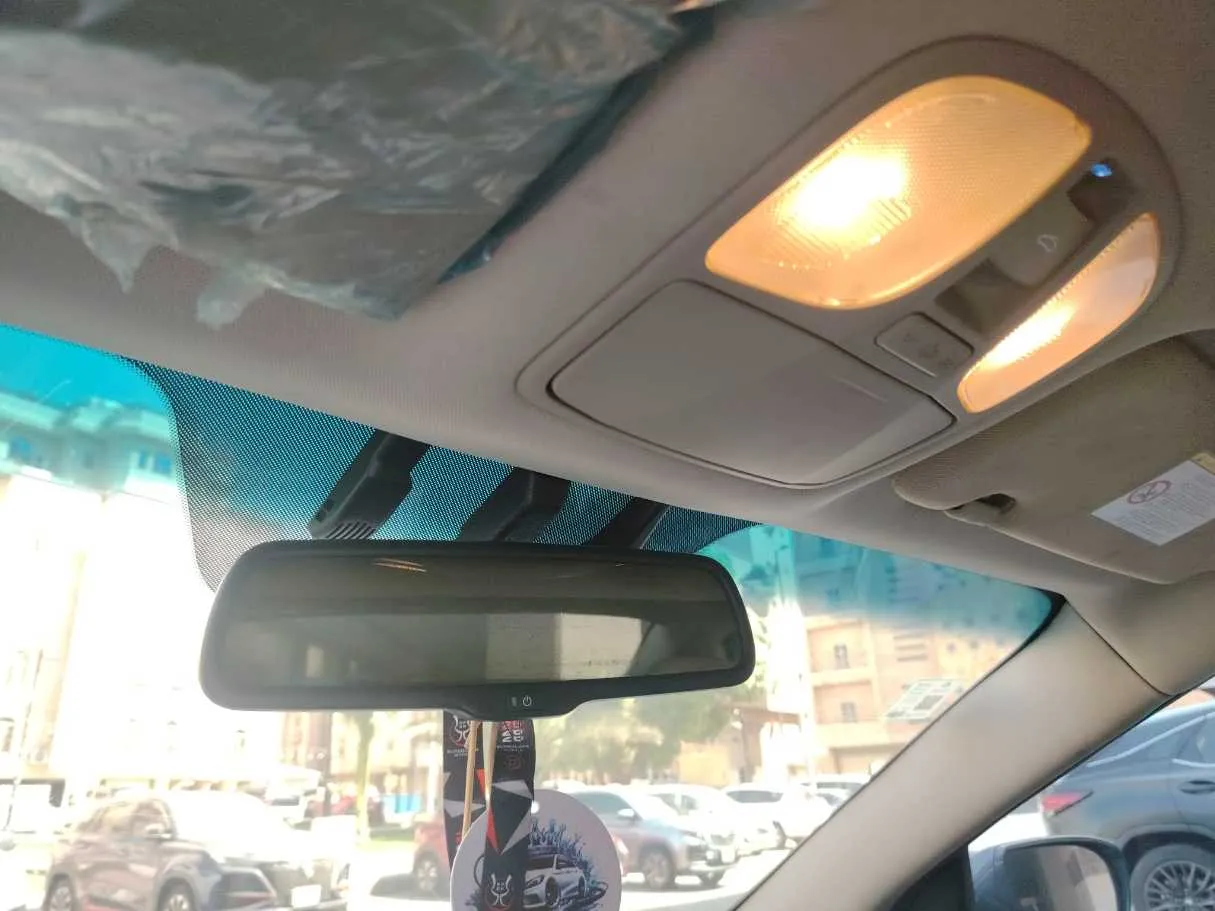 Car image 27