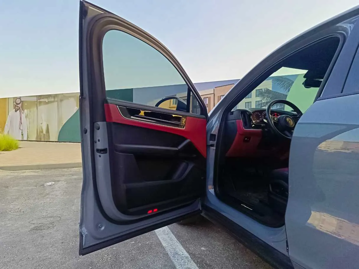 Car image 13