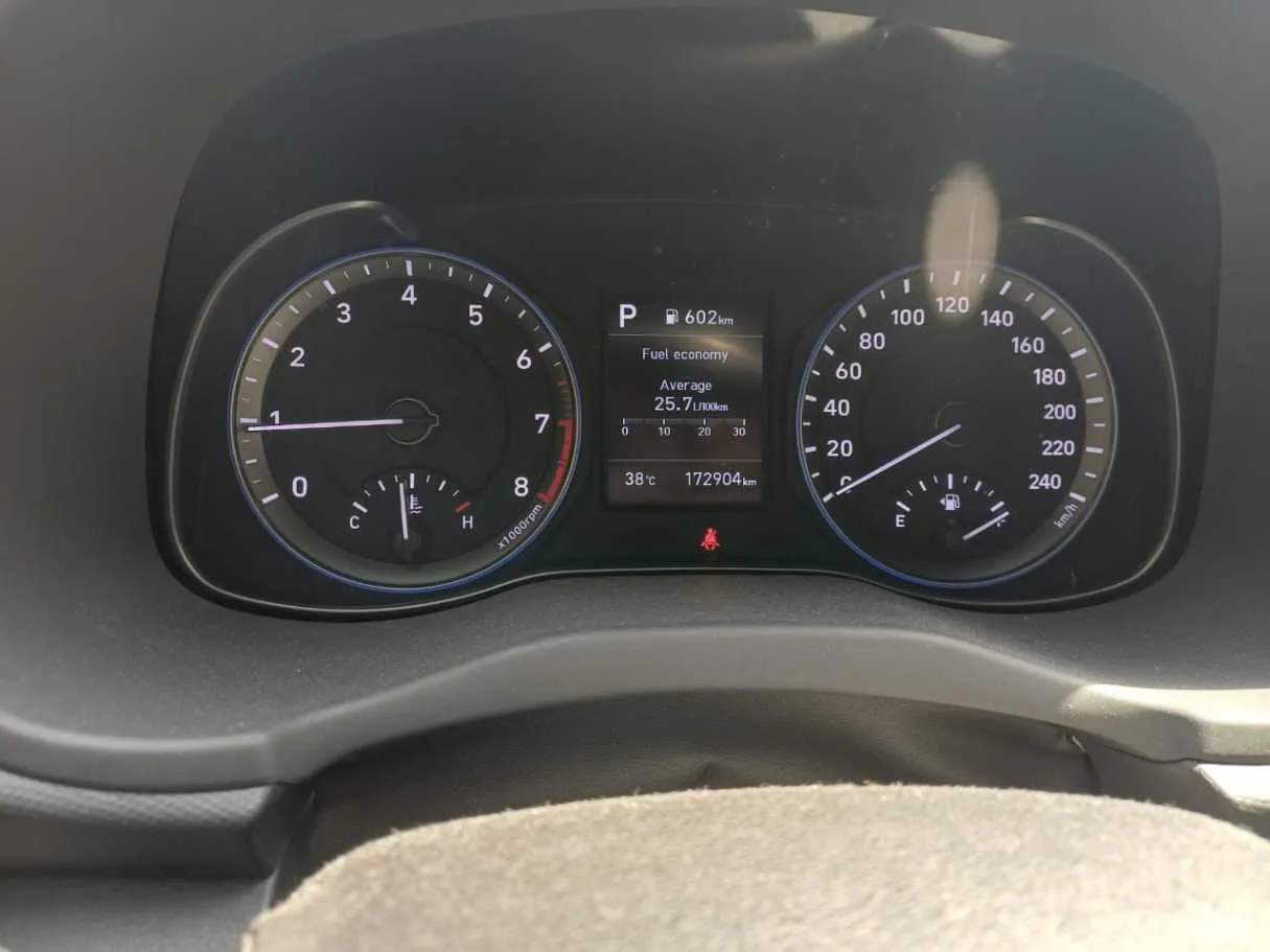 Car image 12