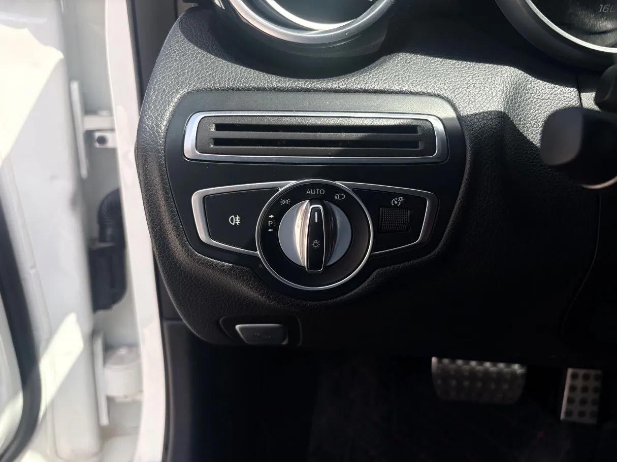 Car image 28