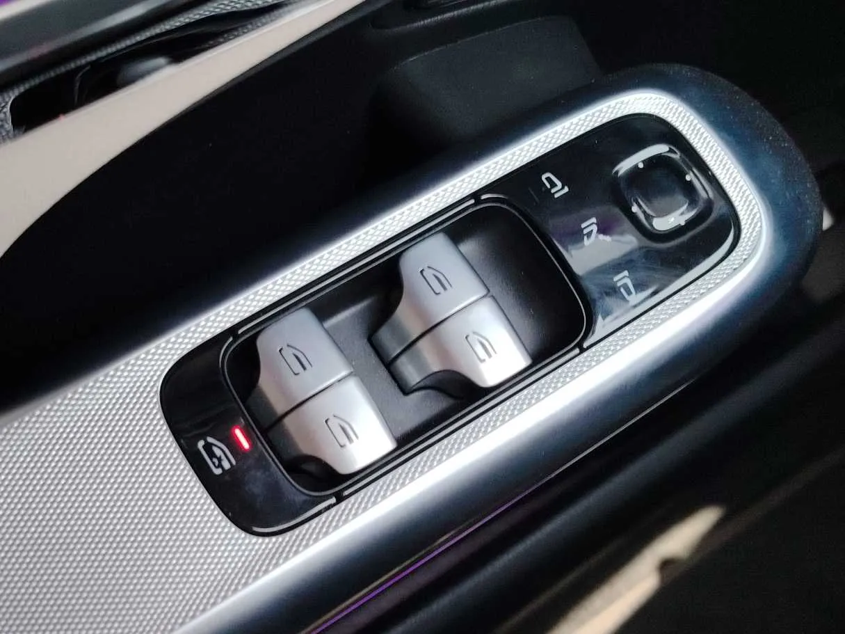 Car image 29