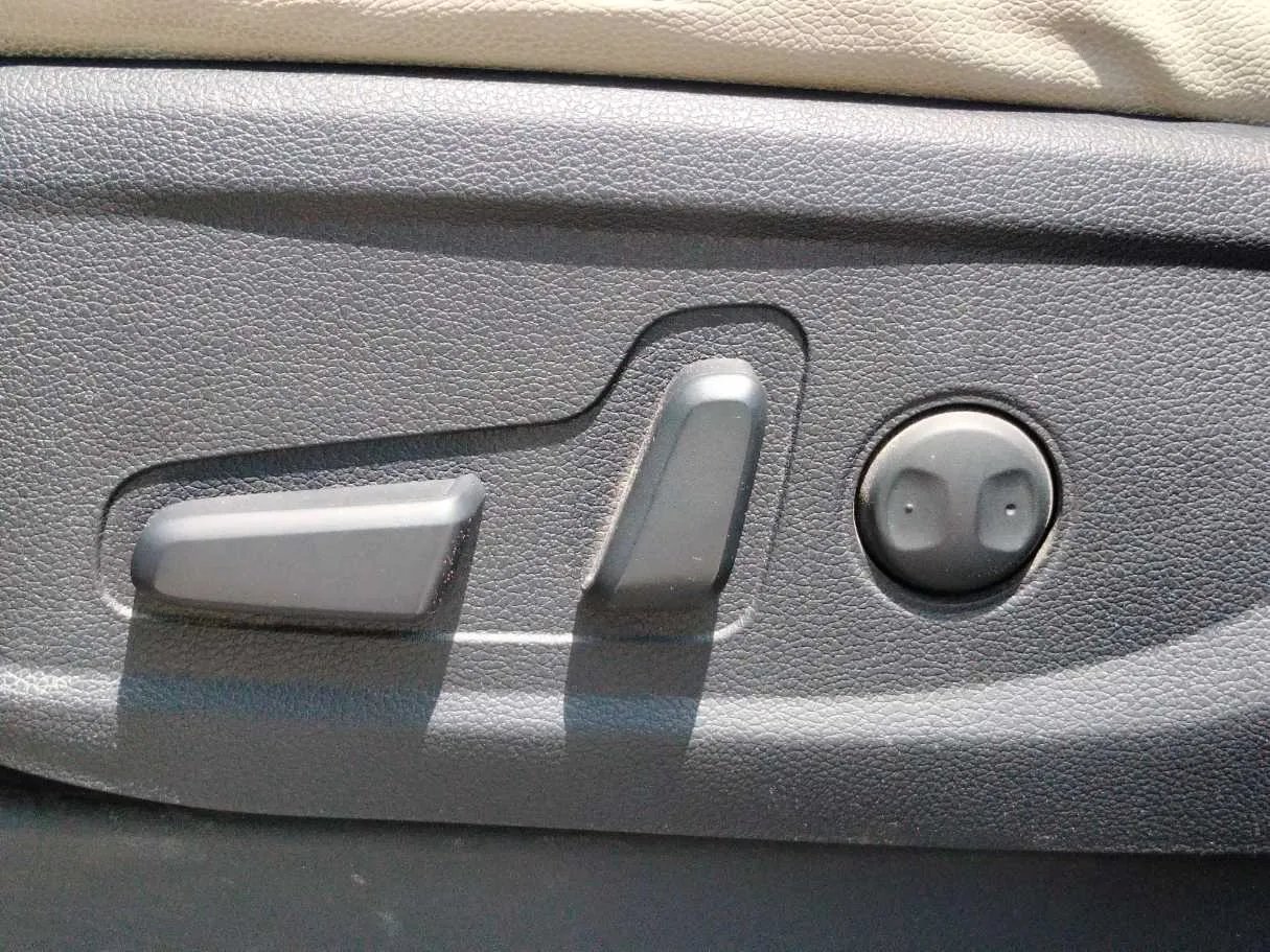 Car image 34