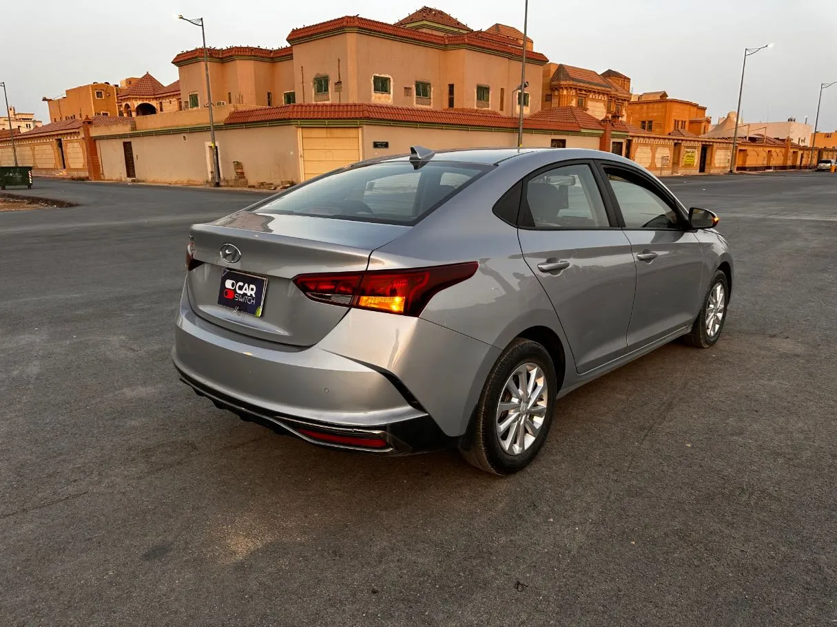 Car image 5