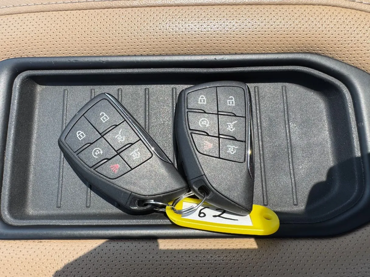 Car image 24