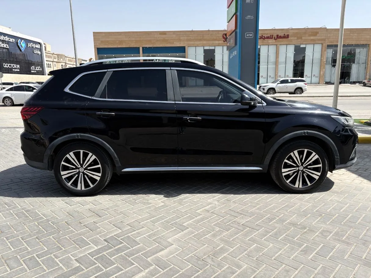 Car image 4