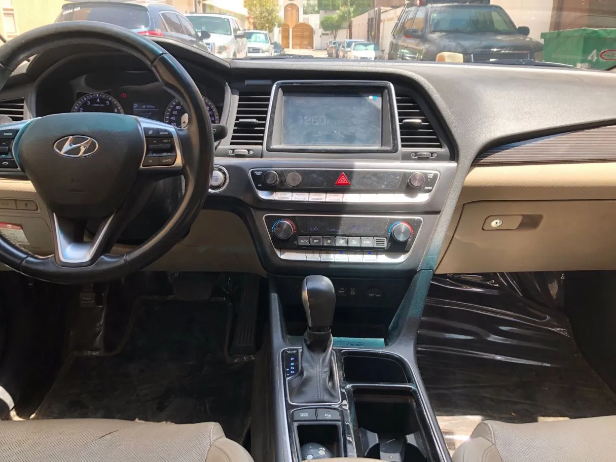 Car image 17