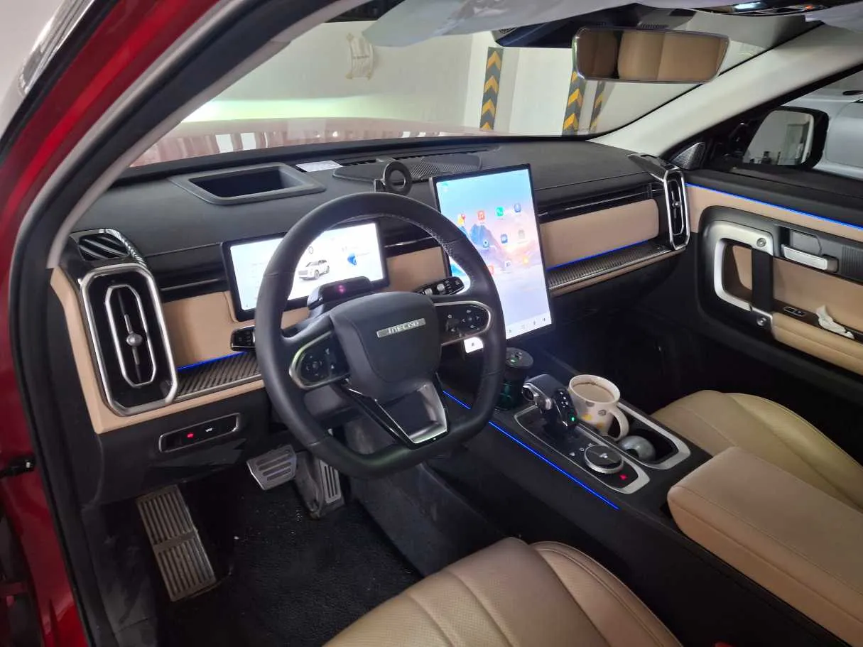 Car image 11