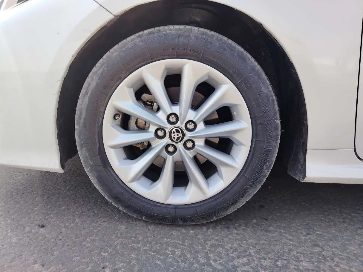 Car image 10