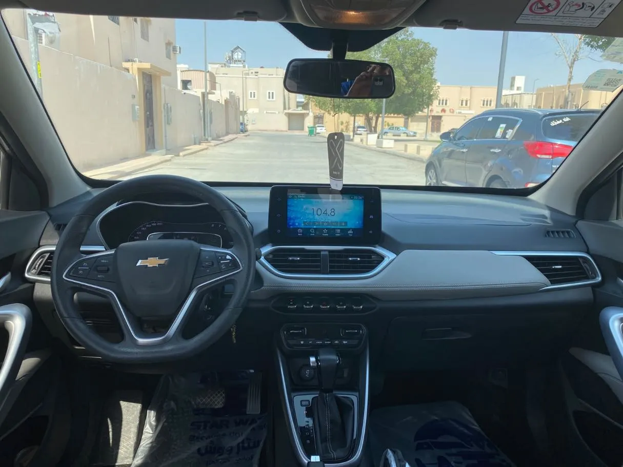 Car image 14