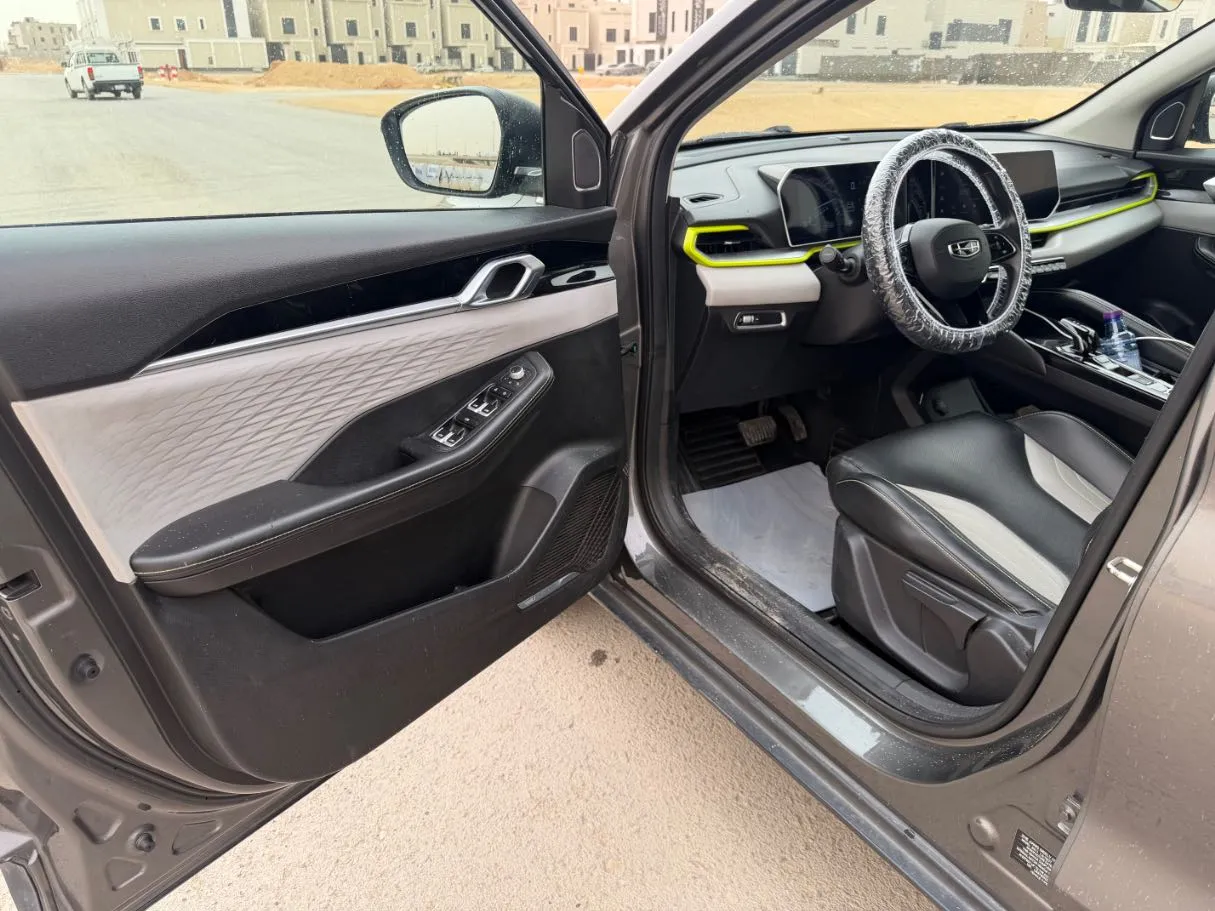 Car image 11