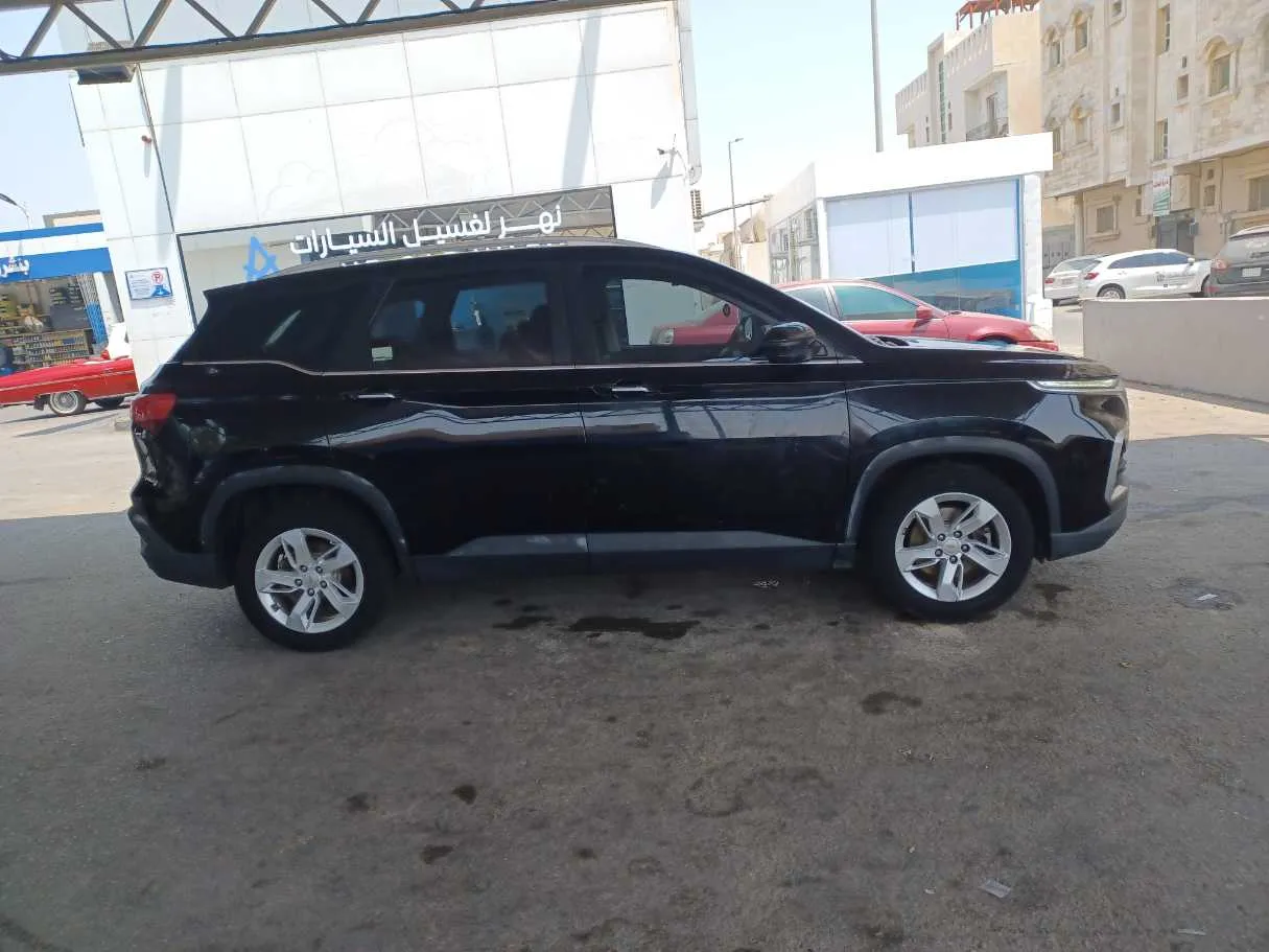 Car image 4