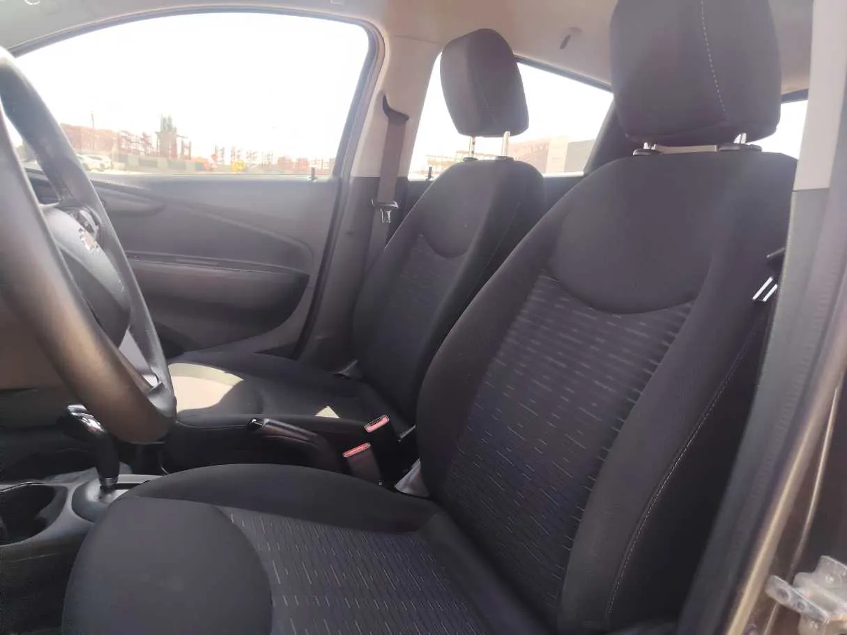 Car image 12