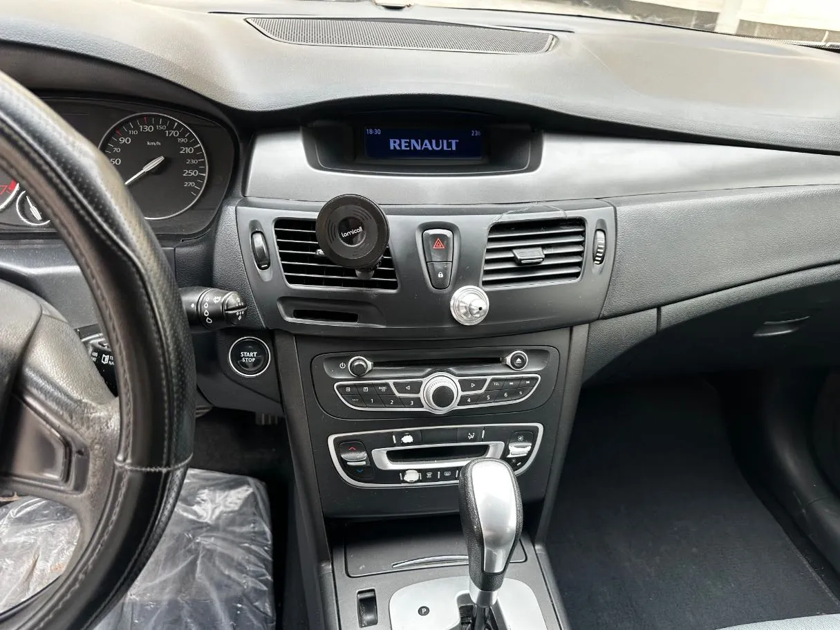 Car image 19