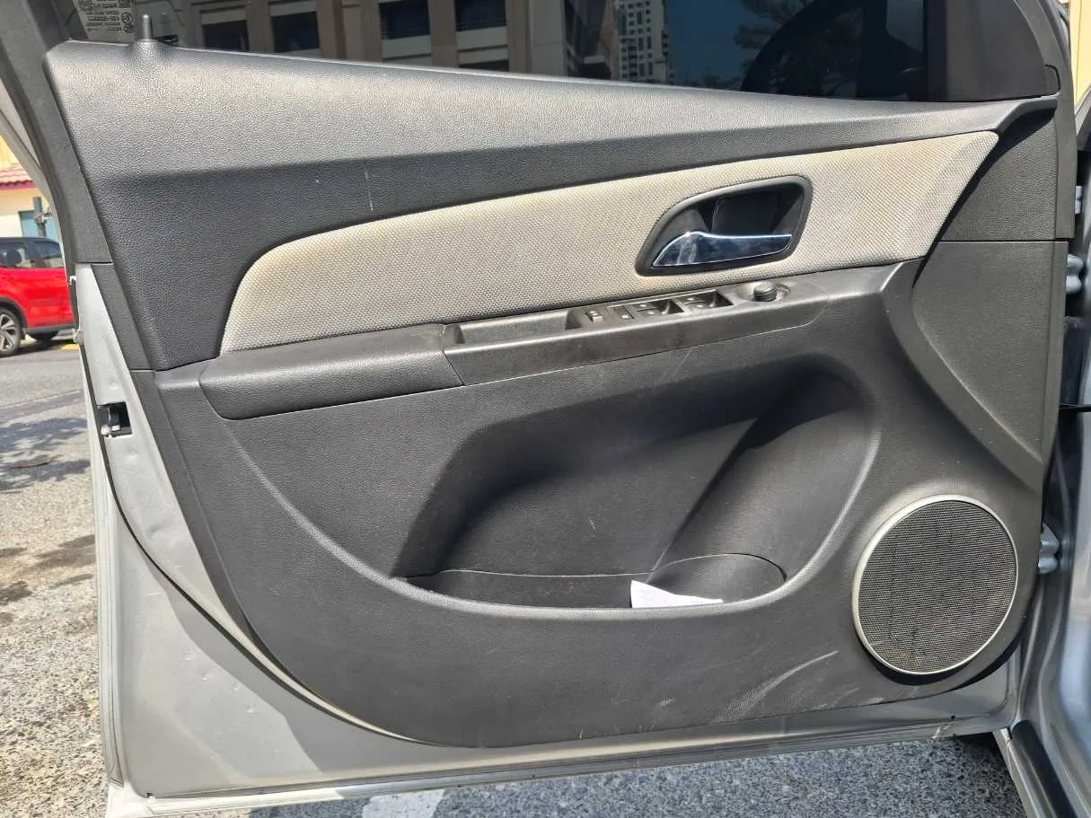 Car image 10