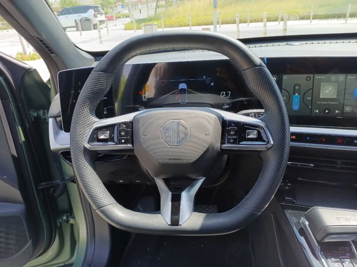 Car image 13