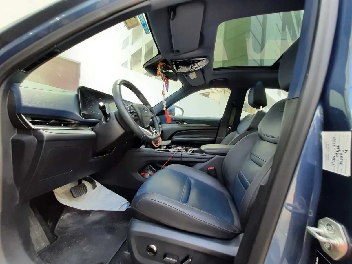Car image 10