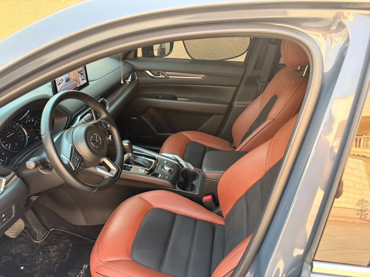 Car image 5