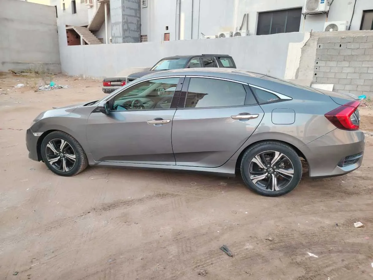 Car image 8