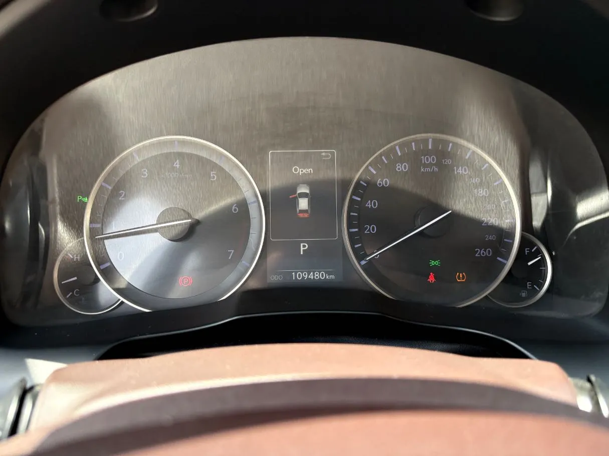 Car image 23