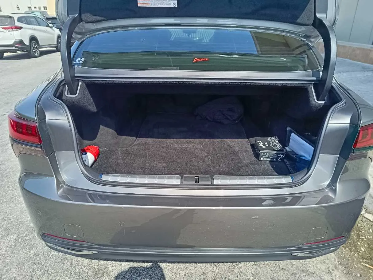 Car image 43