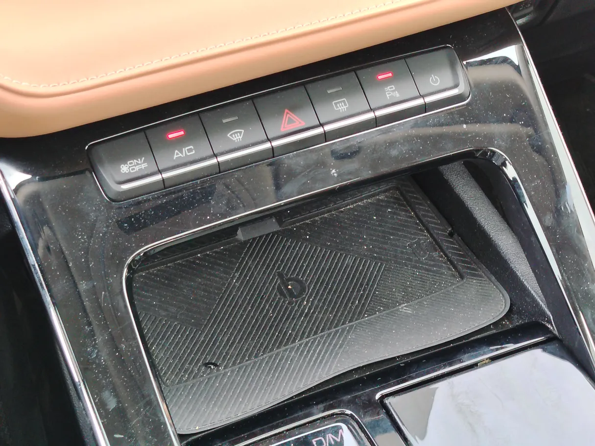 Car image 17