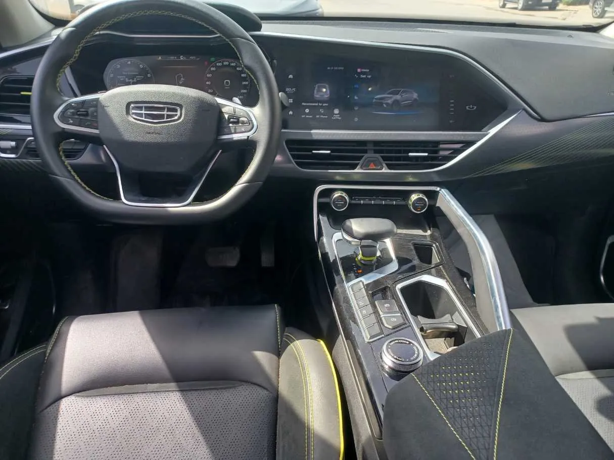 Car image 16