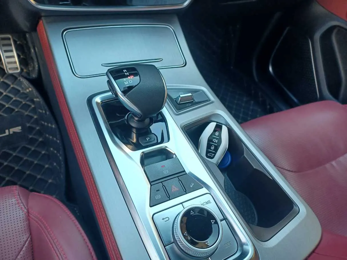 Car image 19