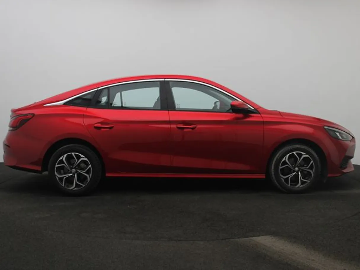 Car image 13