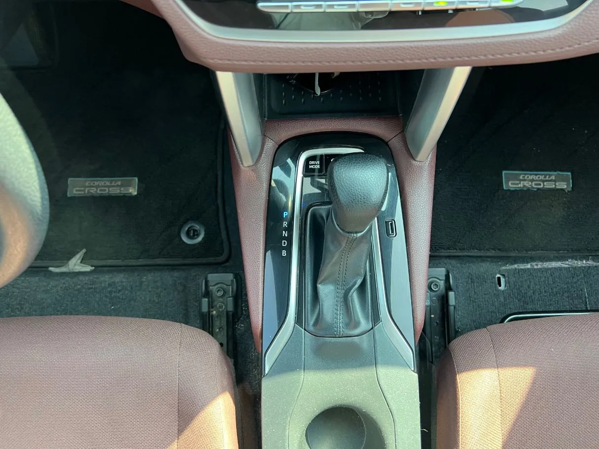 Car image 16