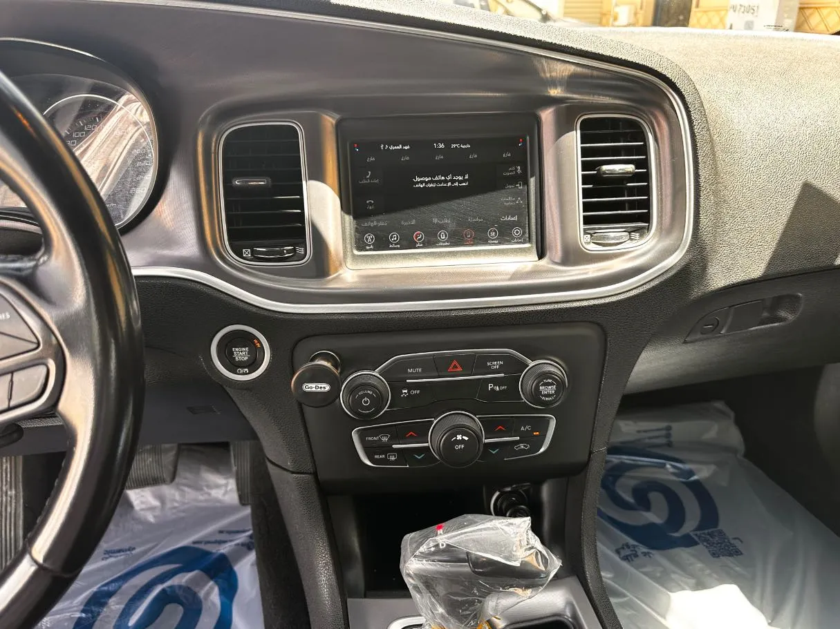 Car image 14