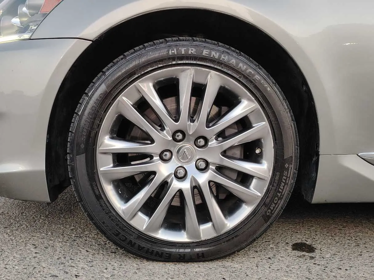 Car image 10