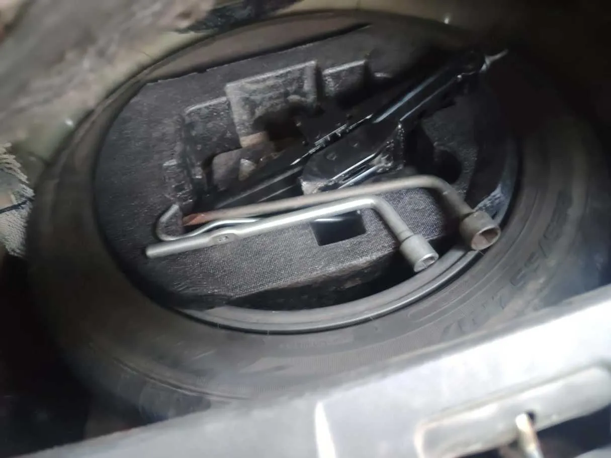 Car image 29