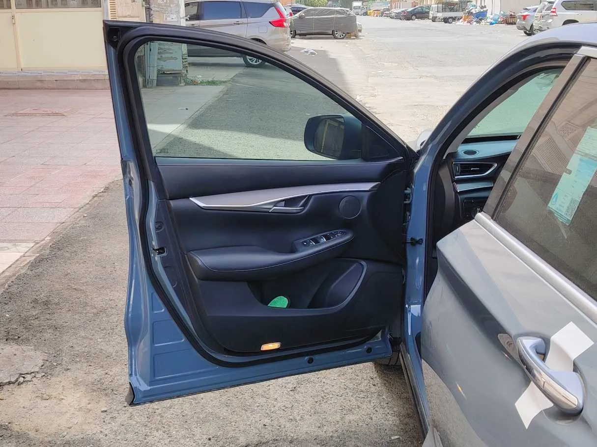 Car image 11