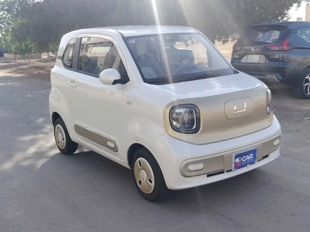 Car image 3