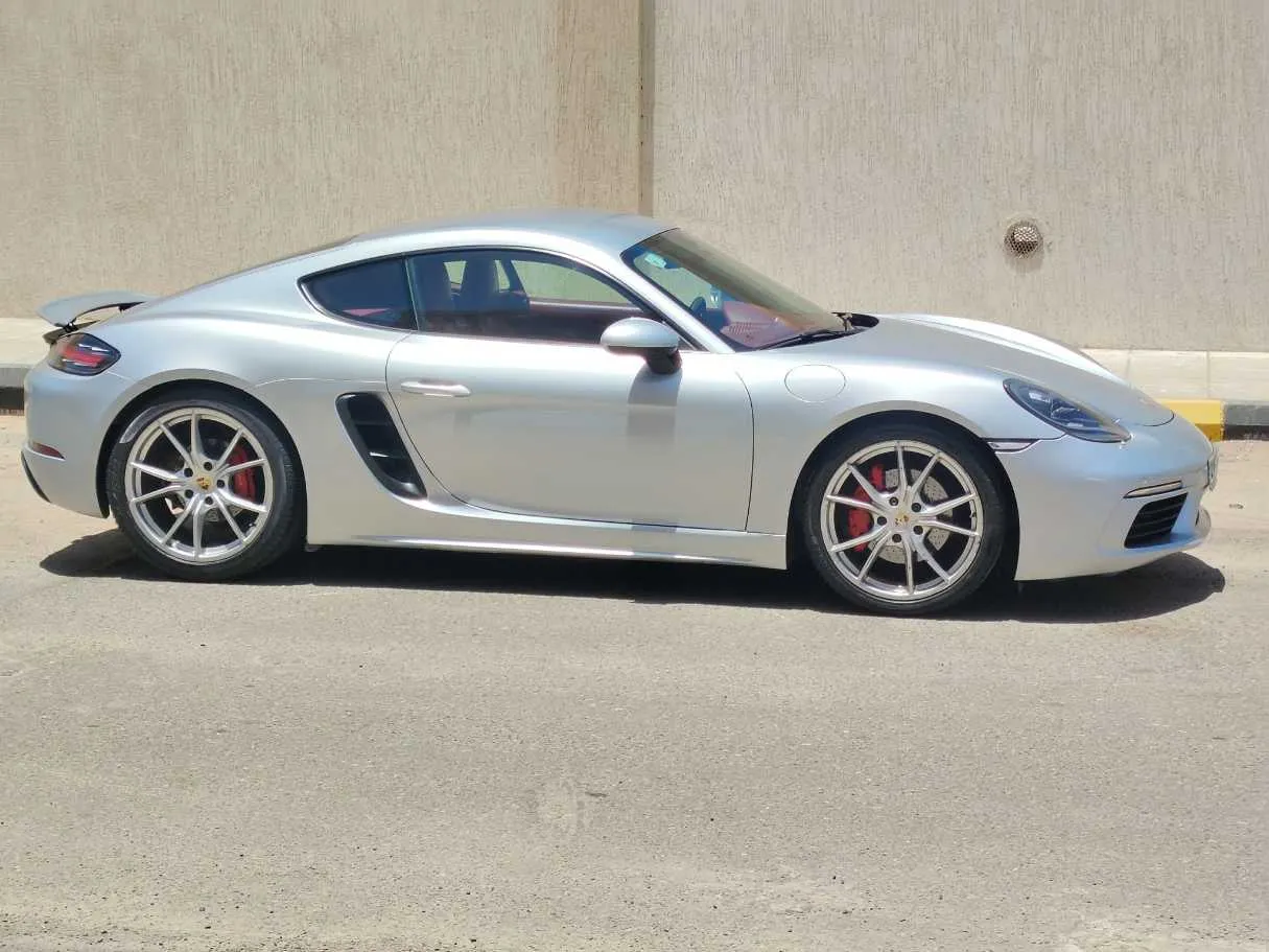 Car image 4