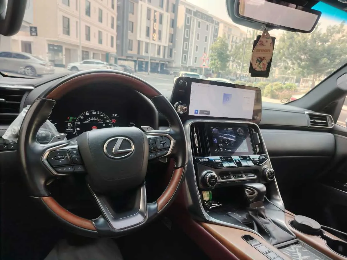 Car image 29