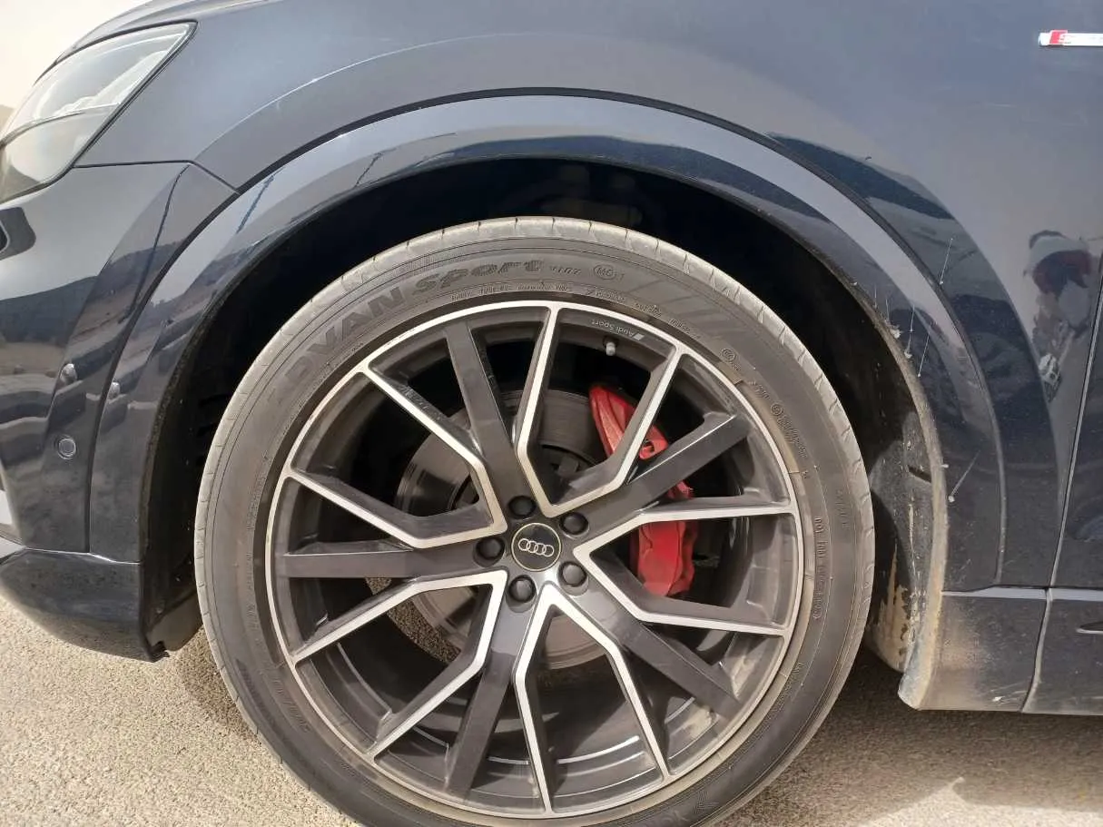 Car image 9