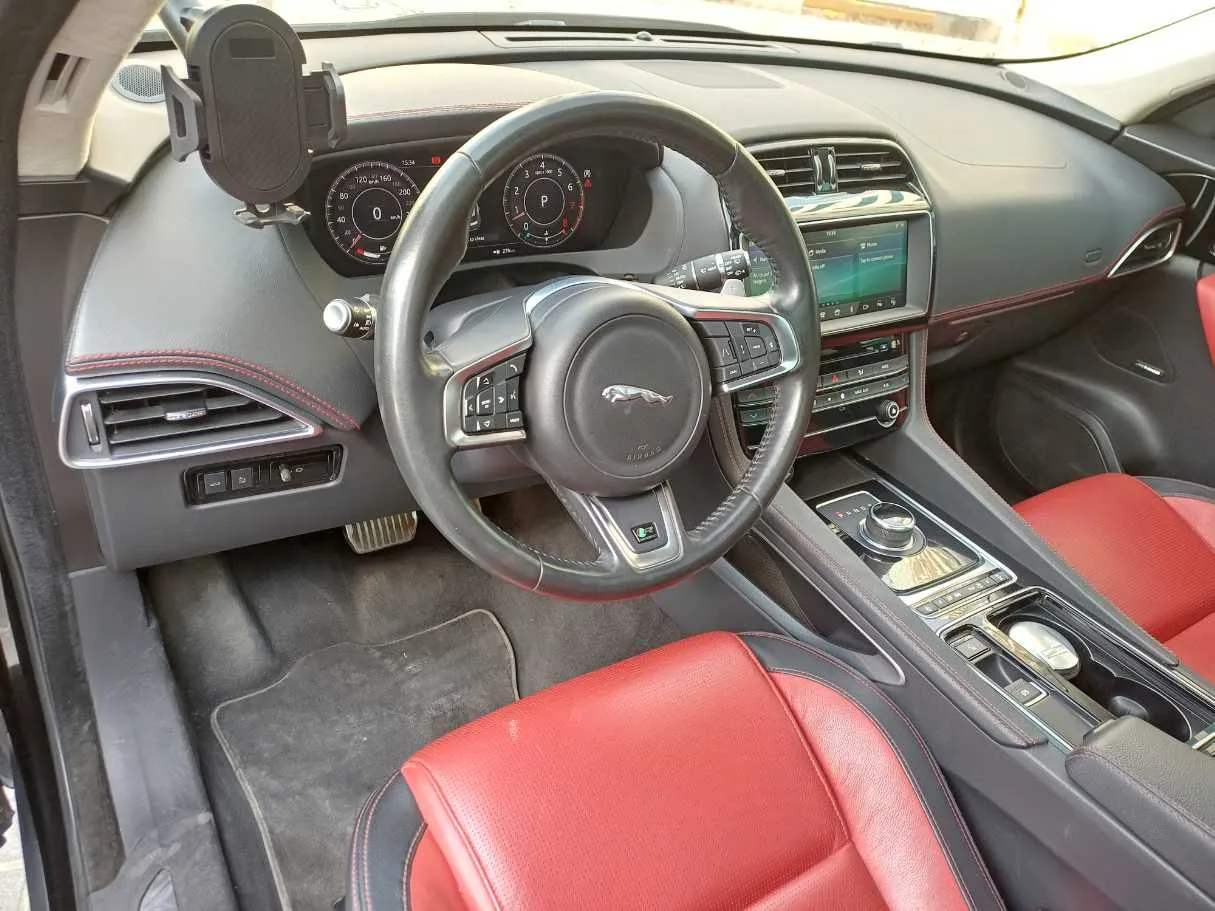Car image 10