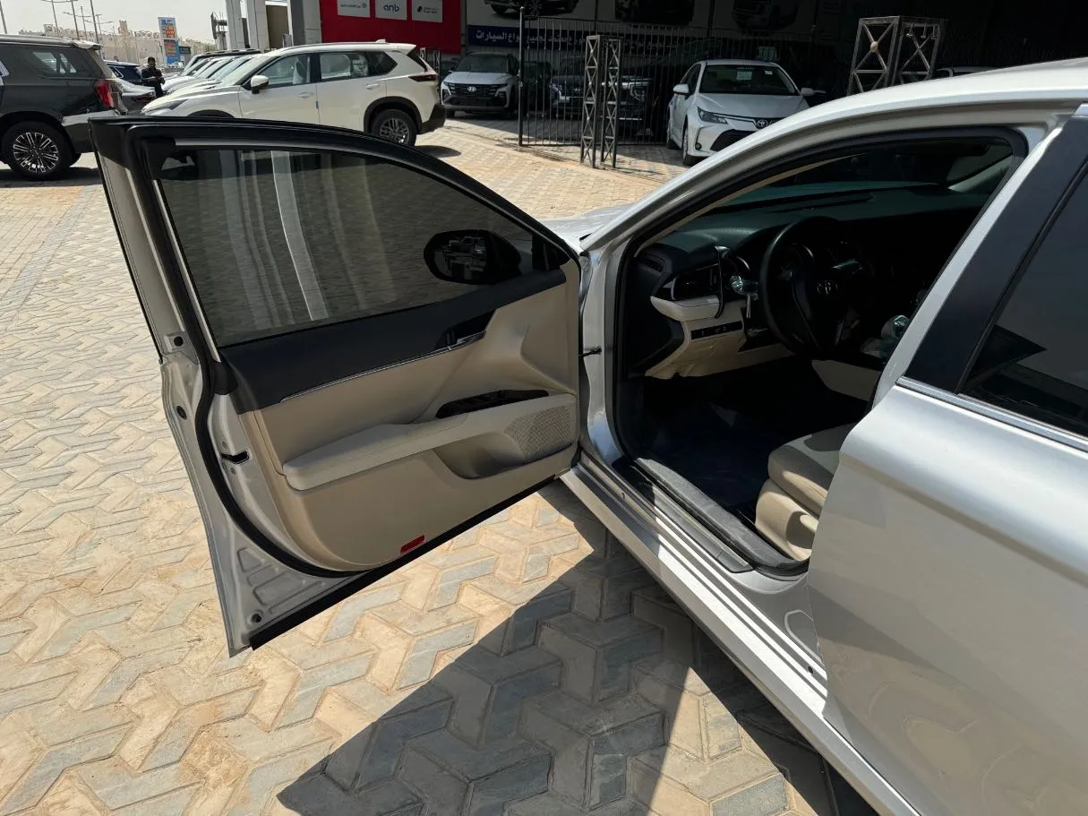 Car image 10