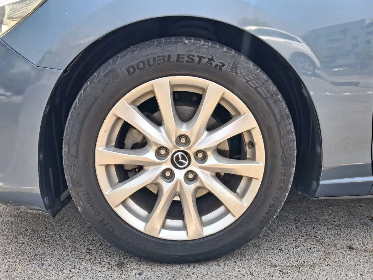 Car image 9