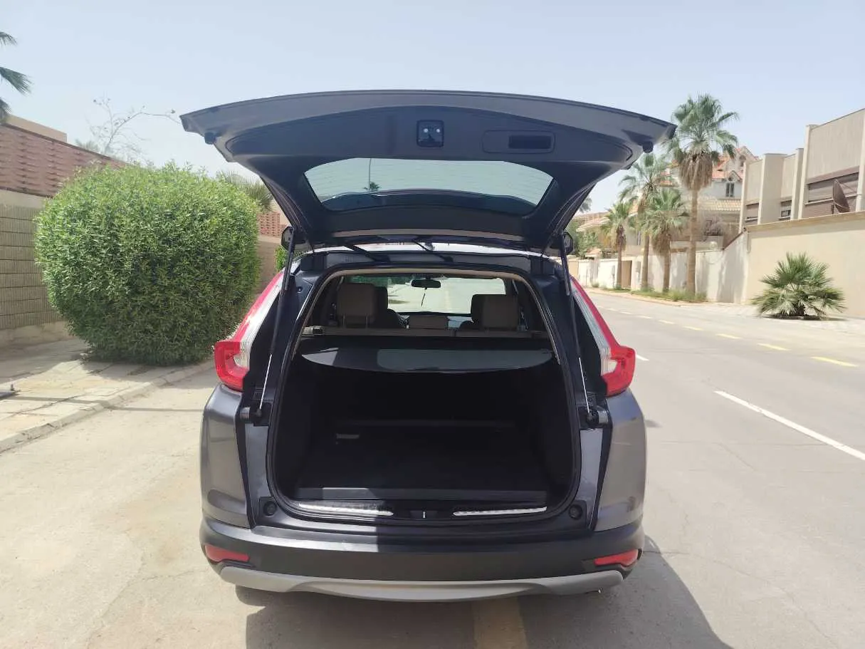 Car image 25