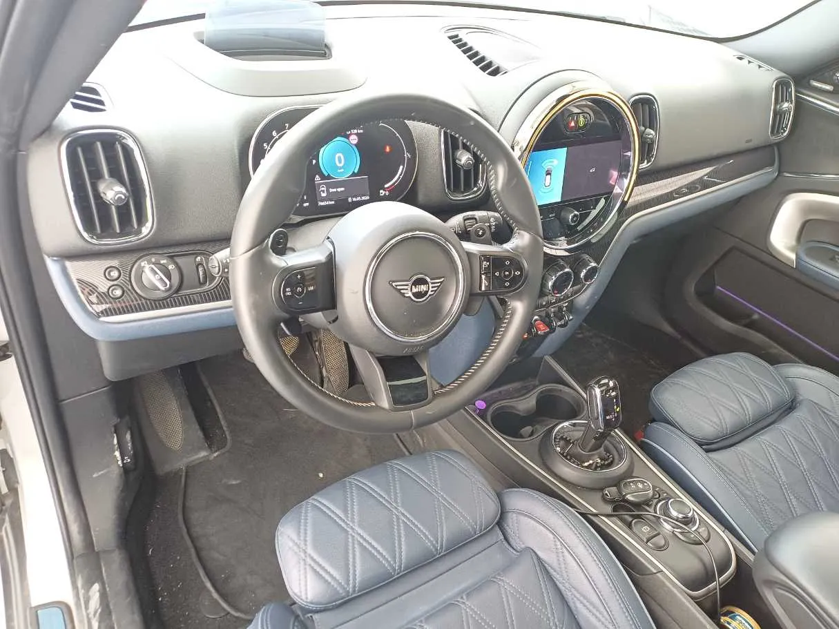 Car image 11
