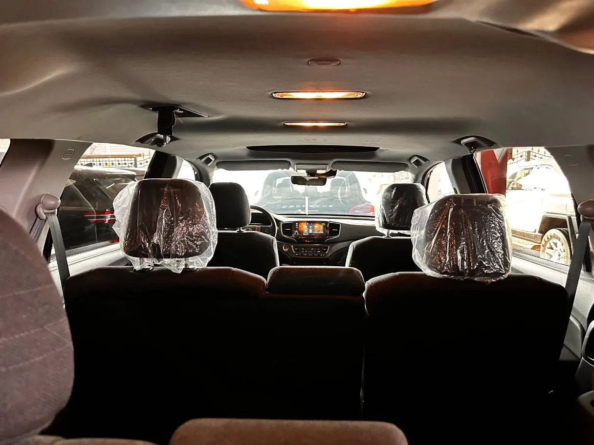 Car image 16